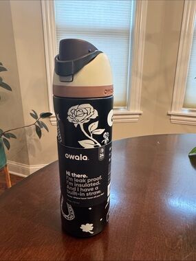 Owala Limited Release - Urban Outfitters 24 Oz insulated bottle